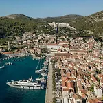 Hvar De Luxe Apartments 1
