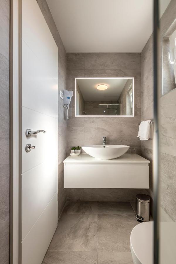 Ostanak kod kuće Hvar De Luxe 1 *