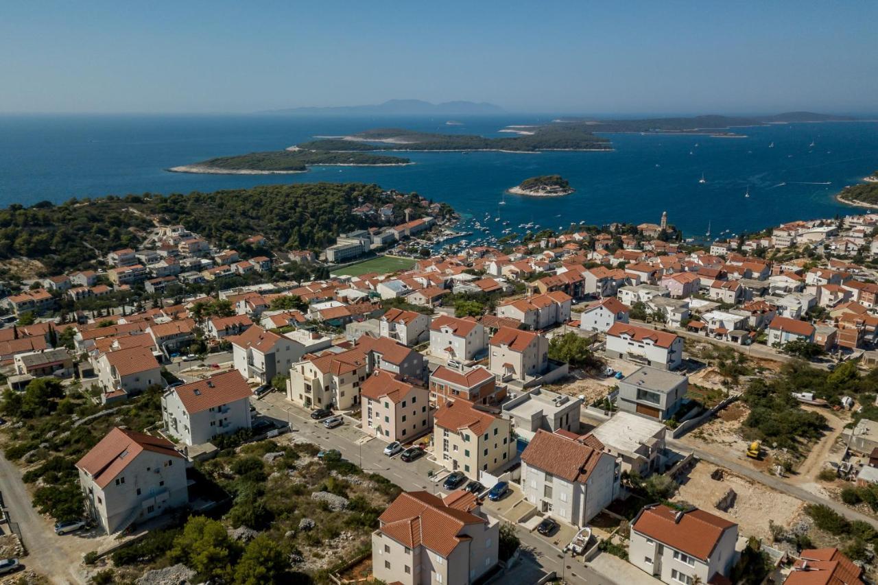 Ostanak kod kuće Hvar De Luxe 1